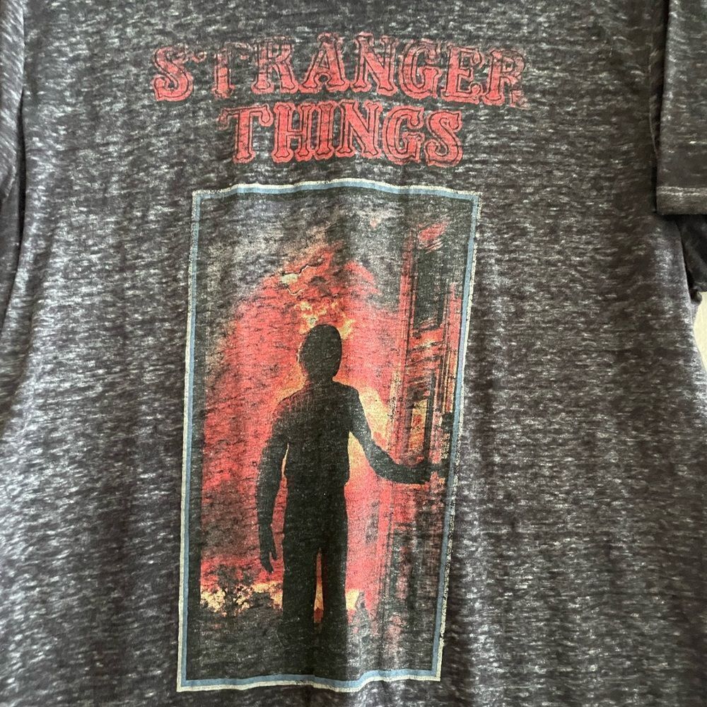 Stranger Things t shirt - Picture 2 of 4